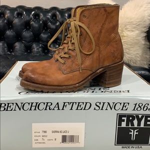 Frye Sabrina 6g Lace up Boots 7.5 Saddle